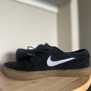 Nike Men’s Black Janoski